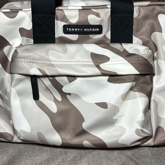 Tommy Hilfiger Camouflage Tan Duffle/Weekender bag - Picture 5 of 8